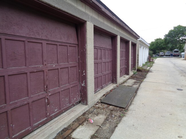 Building Photo - 2860-2866 N 76th St