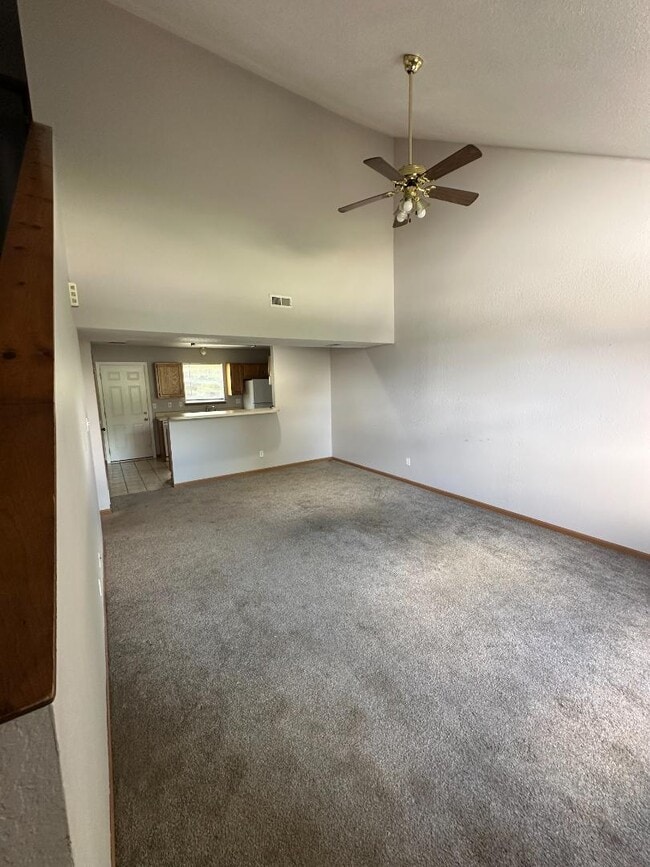 Building Photo - 106 S Woods Ct