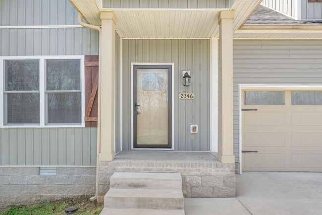 Building Photo - Pet Friendly Three Bedroom on Acre!