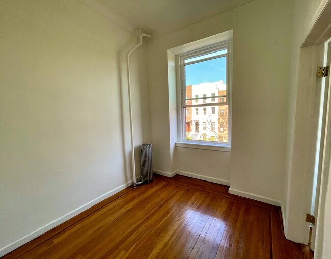 Building Photo - 96 1st Pl