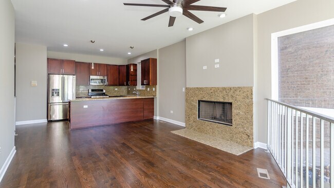 Building Photo - 450 E Bowen Ave