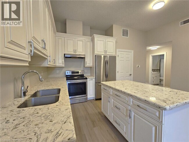 Photo du bâtiment - 757 King St E