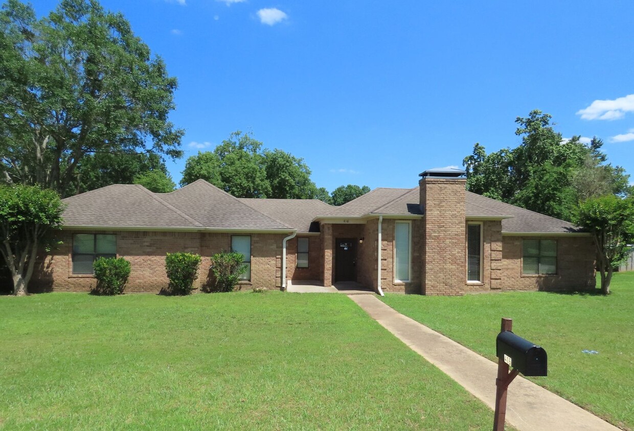 Primary Photo - Whitehouse ISD! Beautiful 3 Bedroom, 2 Bat...