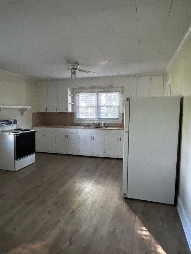 Building Photo - 2171 Harrison Rd