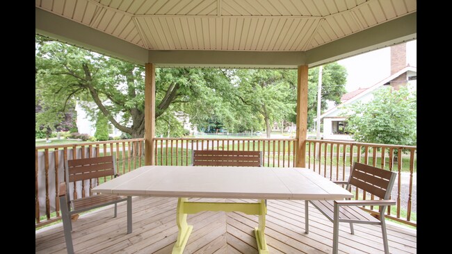Covered porch, with lighting, furniture provided - 221 n union st