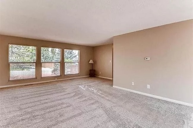 Foto del edificio - 2187 Broadmoor Rd Cir