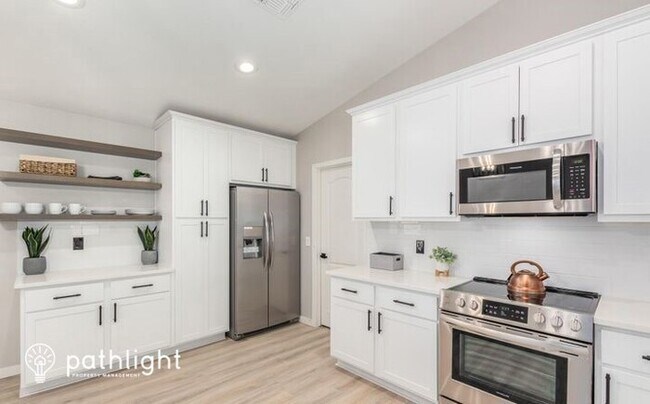 Building Photo - 16204 W Cottonwood Street, Surprise, AZ, 8...