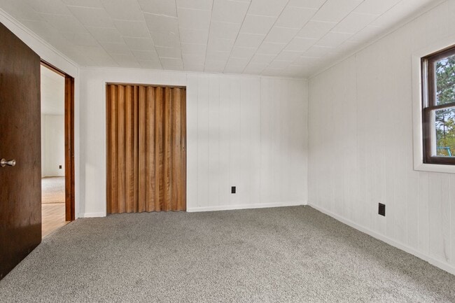 Building Photo - 2 Bedroom House