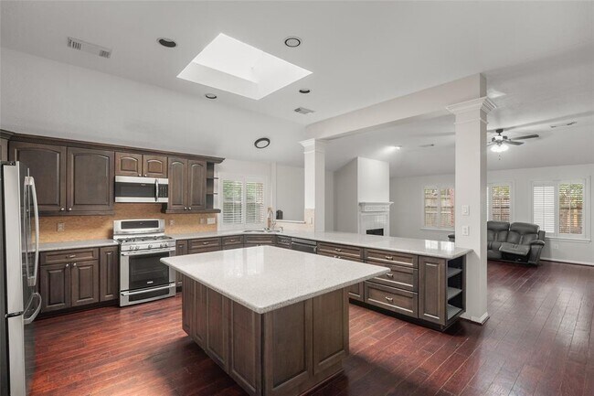 Building Photo - 23242 Willow Canyon Dr