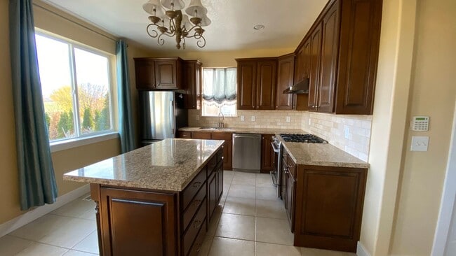 Building Photo - Priced reduced home in Thanksgiving Point!