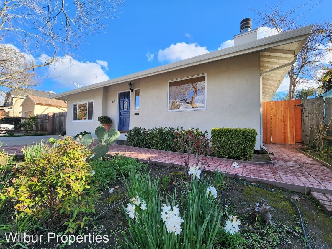 4 br, 2 bath House 1868 Channing Avenue House for Rent in Palo Alto