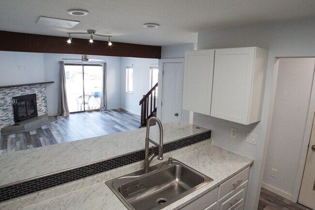 Foto del edificio - 1741 E 53rd Ave