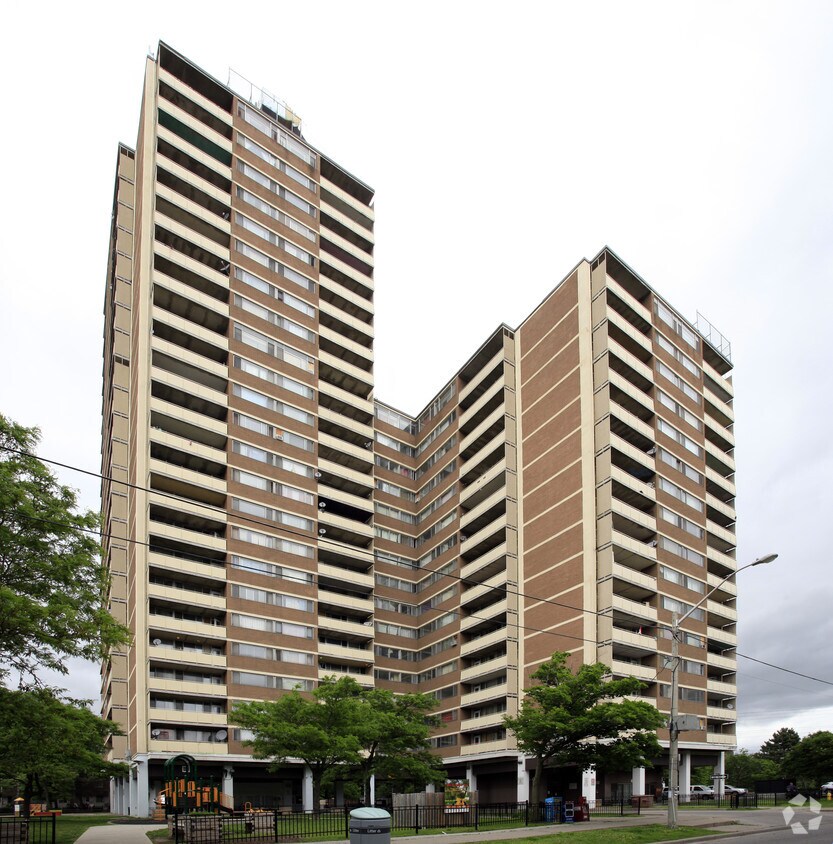 444 Lumsden Ave, Toronto, ON M4C 2L8 444 Lumsden Ave Toronto, ON