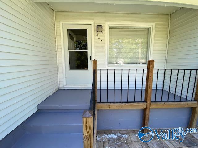 Building Photo - 807 Giles Dr NE