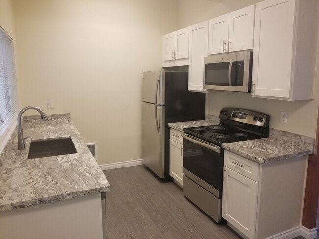 Kitchen - 14244 SE Allen Rd