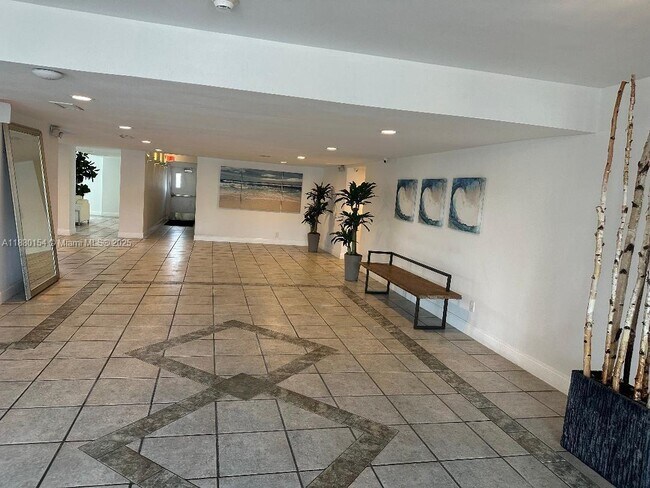 Foto del edificio - 2821 NE 163rd St