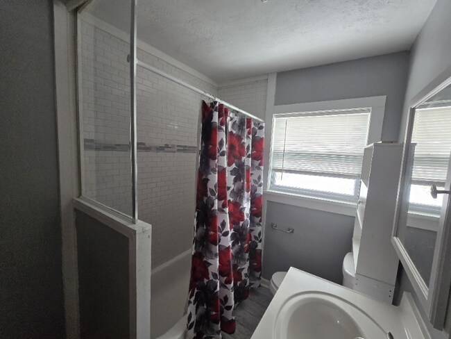 Foto del edificio - 325 Rustic Ave