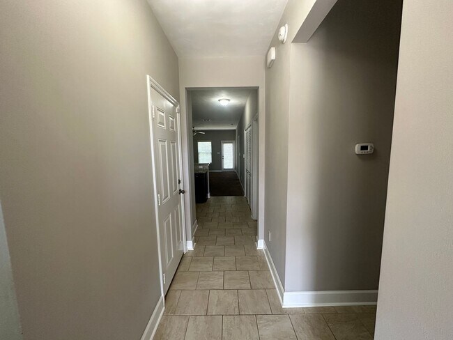 Building Photo - Pebble Brook unit avail NOW!!!