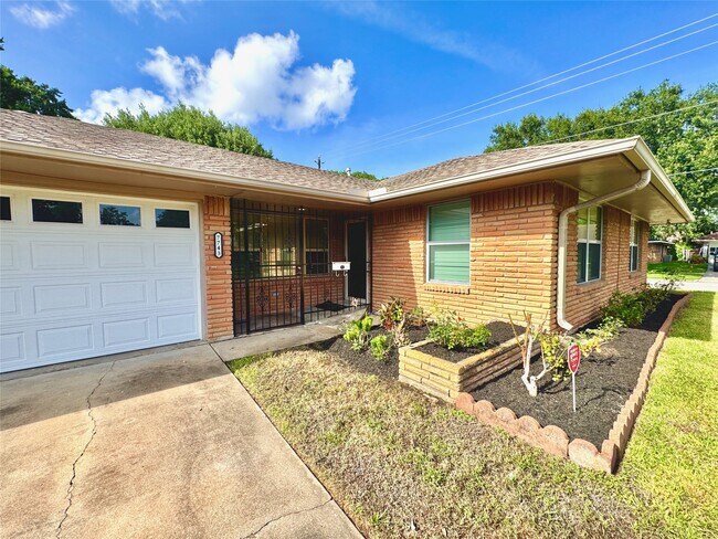 Foto del edificio - 7743 Meadville St