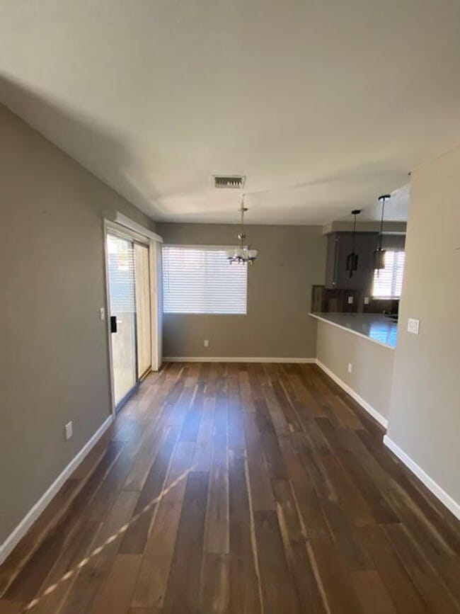 Foto del edificio - 2 bedroom 2 bath condo located in Colorado Bay! All appliances included! Gated community features...