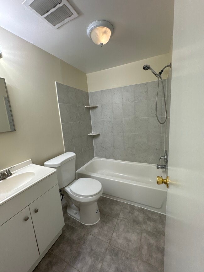 Building Photo - 8565 Gradien Dr