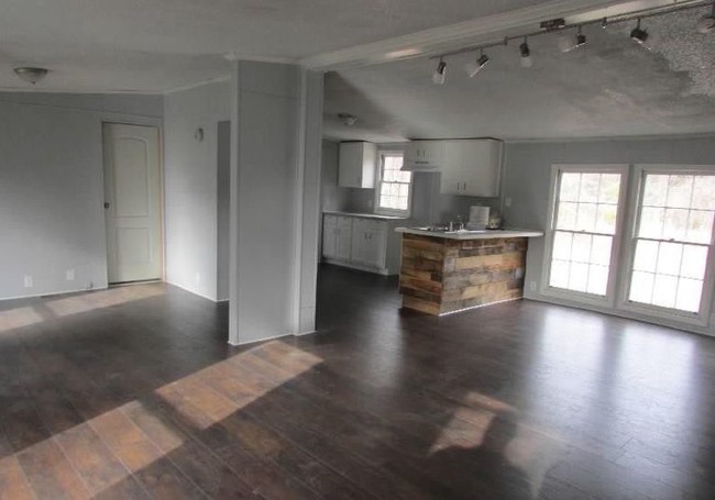 Building Photo - 1573 Blakely Rd