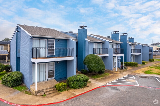 Building Photo - The Link Apartments