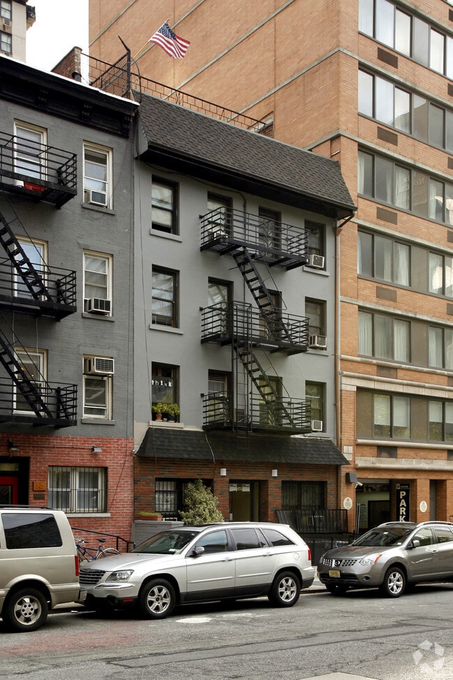 Primary Photo - 345 E 33rd St