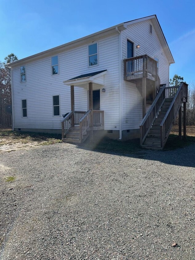 Primary Photo - 3 bedroom / 1 bath apartment (downstairs) ...