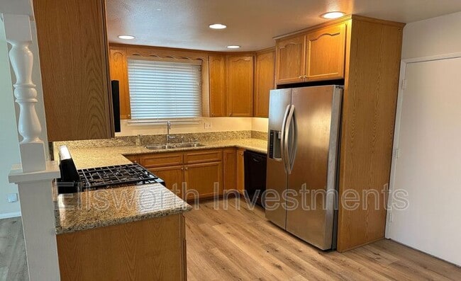 Foto del edificio - 6381 Balsam Lake Ave