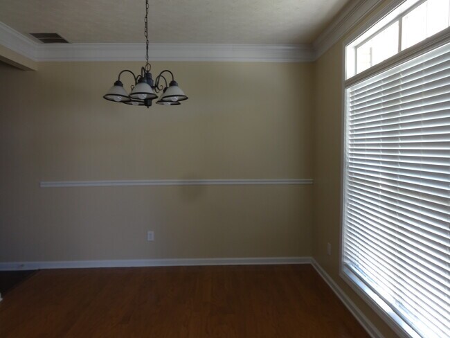 Building Photo - 834 Glen Abbey Dr