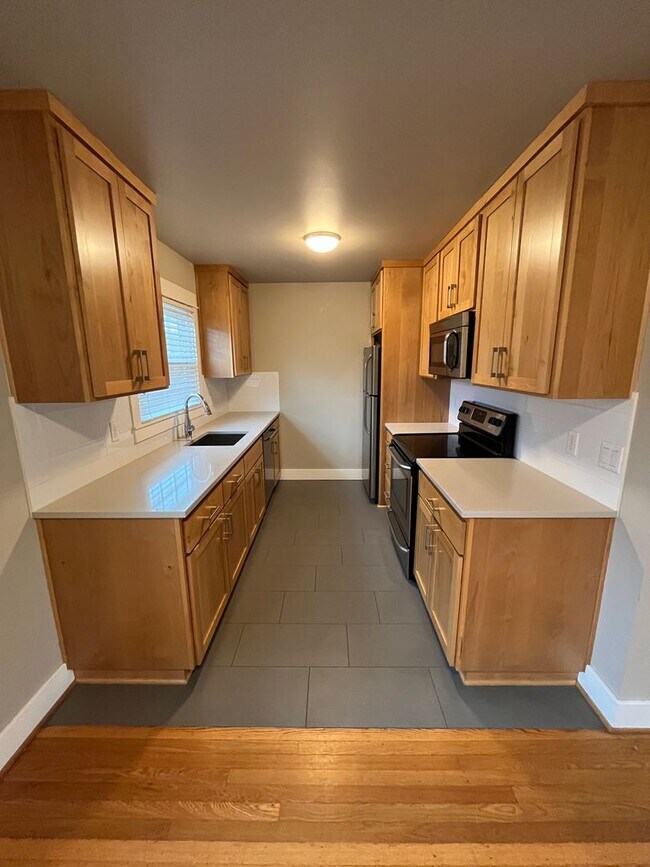 Foto del edificio - Large / Modern 1 Bedroom w/ Private Baseme...