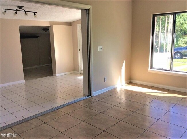 Building Photo - 3 br, 2 bath House - 3214 Red Oak Dr