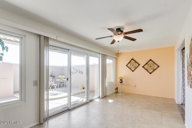 Foto del edificio - 9950 W Royal Oak Rd