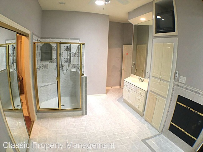 Building Photo - 850 Oak Crest Dr