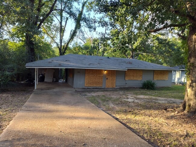 Photo - 1018 Deryll St House