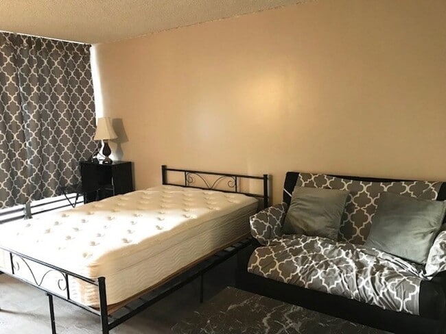 Building Photo - $1,500 – Furnished Studio with 1Bath at Pa...