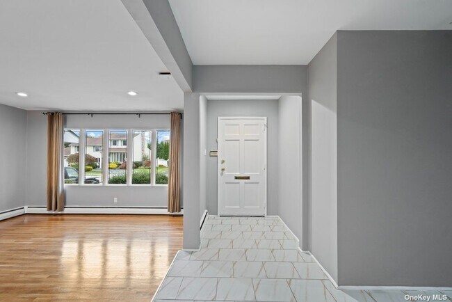 Building Photo - 18 Harriet Dr