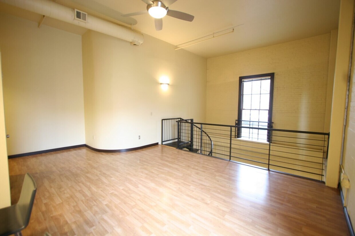 Foto del edificio - 301 Central Ave NE