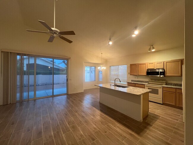 Building Photo - CATALINA FOOTHILLS 3 BEDROOM 2 BATH WITH DEN NEAR SABINO CANYON