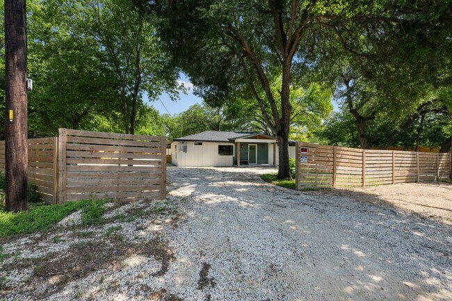 Building Photo - 9003 Capitol Dr