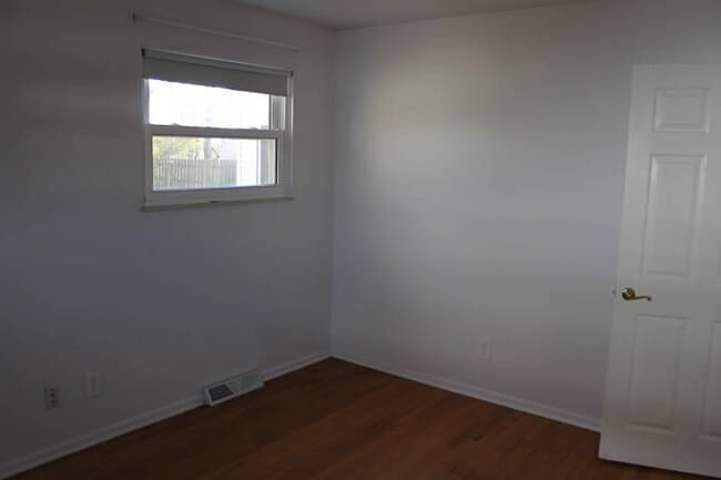 Building Photo - CHARMING BRICK RANCH JUST MINUTES FROM DOW...