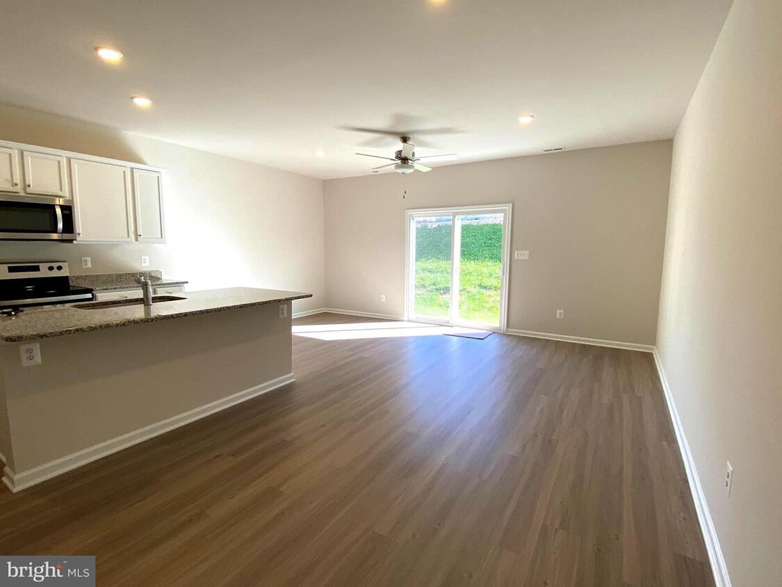 138 Bloomsbury St, Falling Waters, WV 25419 Townhome Rentals in