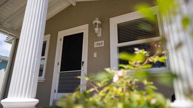 Foto del edificio - 1060 W 26th St