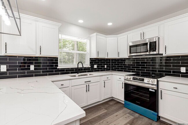 Building Photo - 5255 Breckenridge Ave