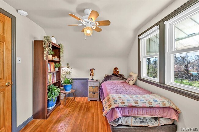 Foto del edificio - 252 Royal Pkwy E