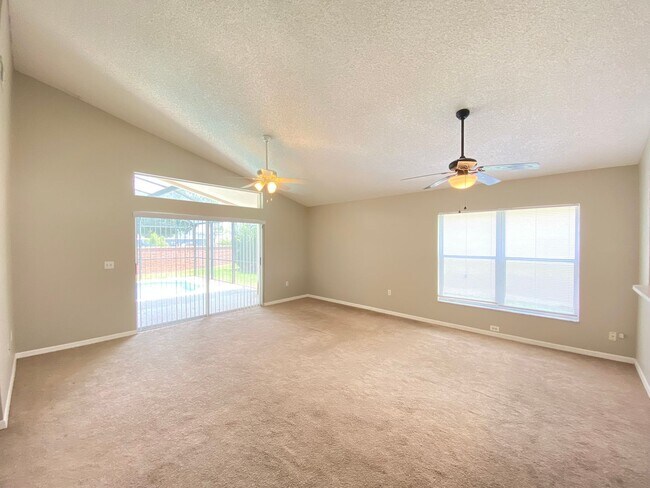 Foto del edificio - 3 Bed / 2 bath home in Davenport with pool...