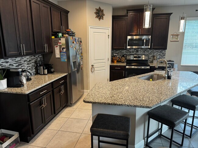 Cocina - 4131 N Habana Ave