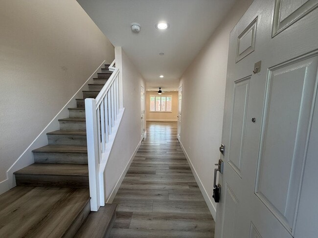 Building Photo - Sunny & Sparkling Two Story Home with 3 Bedrooms & 2½ Bathrooms.