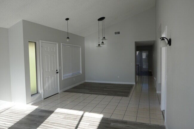 Formal dining - 3 Pine Ct